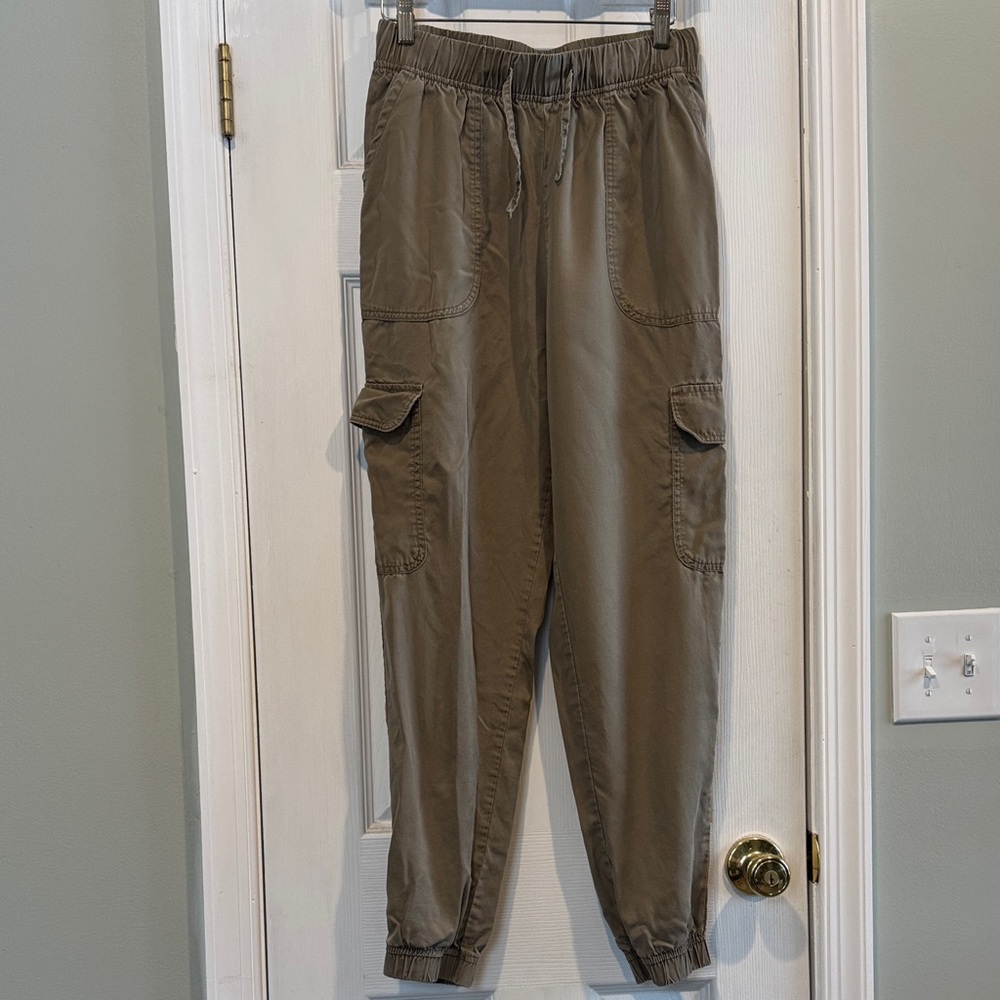 Women’s Japna Joggers. Size M.